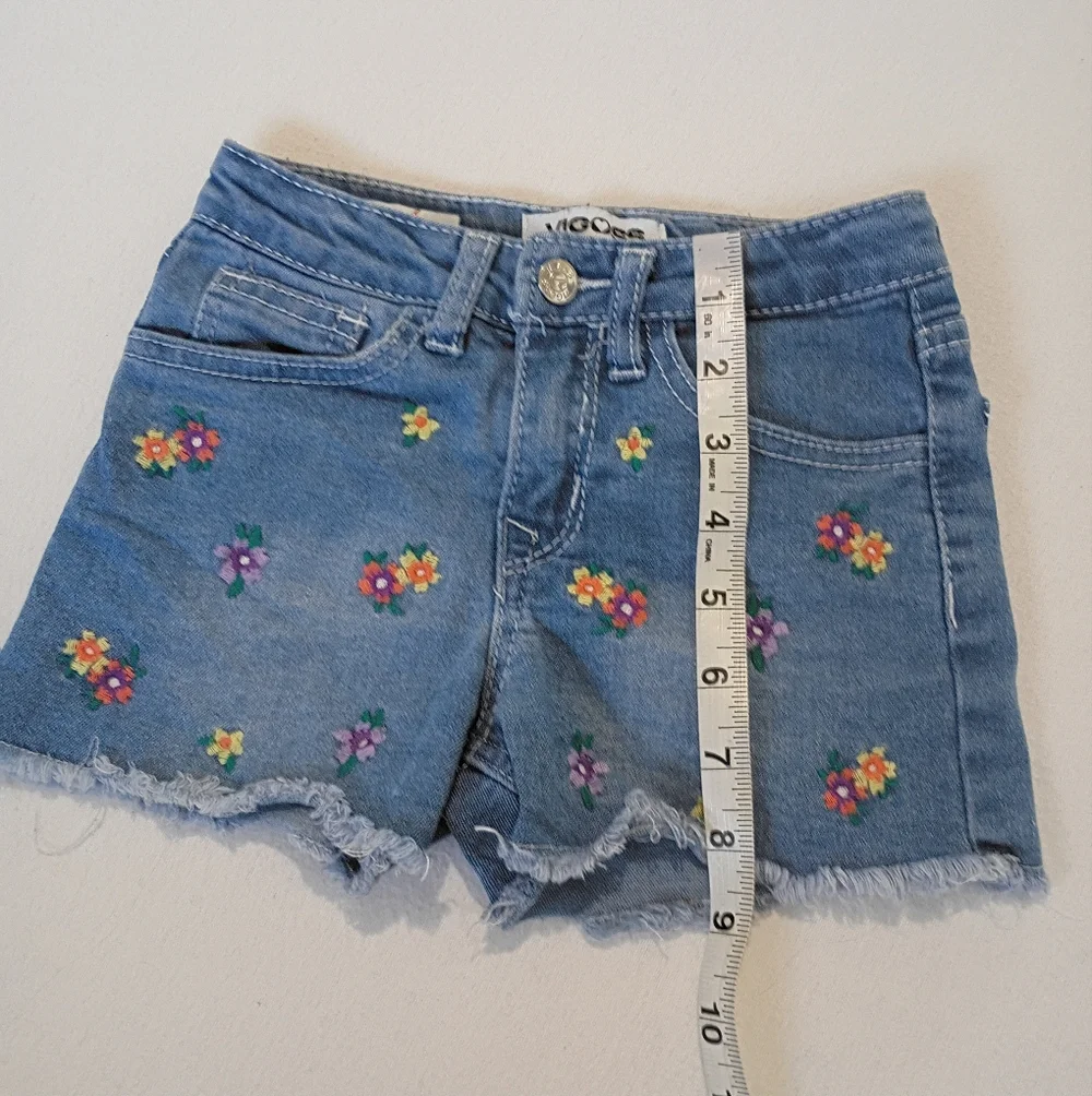 Vigoss Chelsea Mini Mom Denim Floral Embroidered Frayed Denim Jean Shorts Size 4